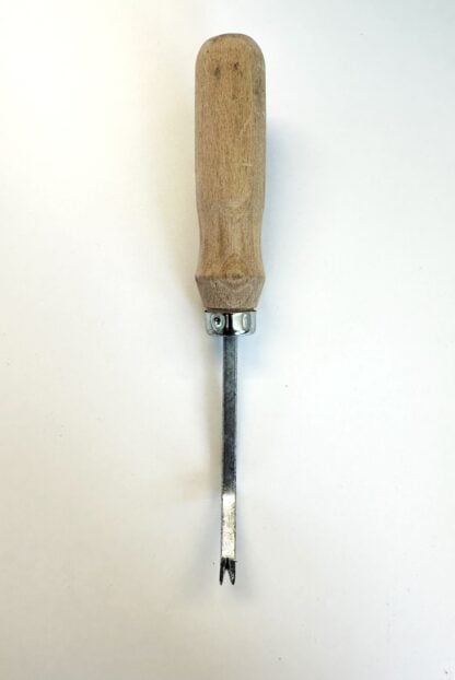 Wooden Handle Staple Lifter TO CLEAR - Image 2