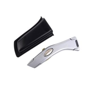 Retractable blade utility knife with holder